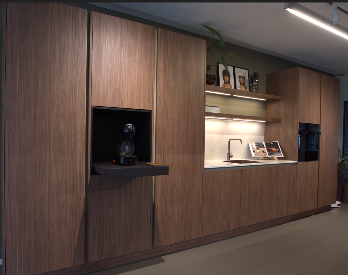 Showroomkeuken walnoot